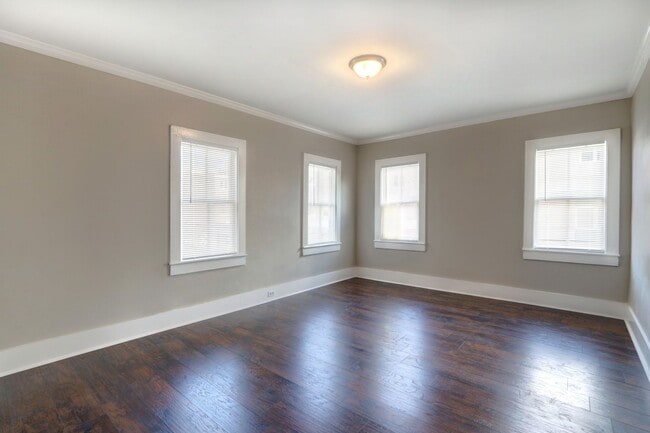 Photo - 2425 Unidad B