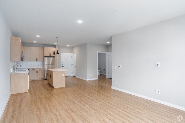 1BR, 1BA - 918SF