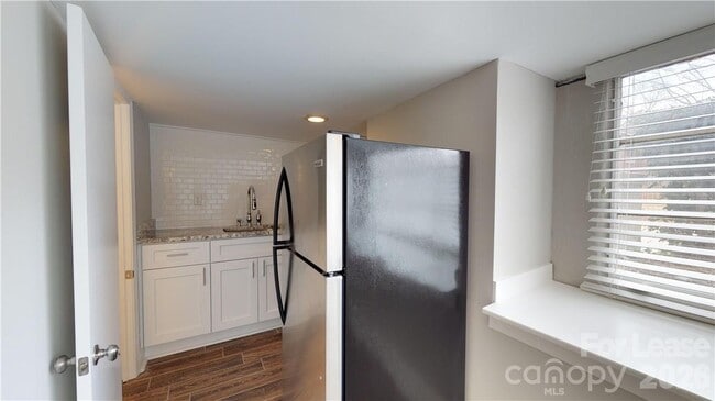 Photo - 428 Hawthorne Ln Unit 5