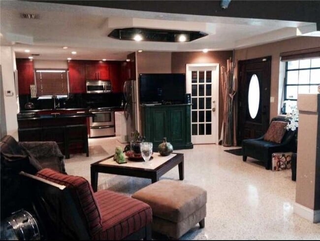 Photo - 900 NE 85th St