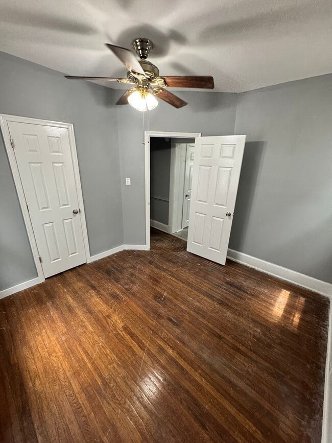 Photo - 3.5 bed house in Fulton Hill! Enjoy the beautiful neighborhood, central hvac, laundry, yard!