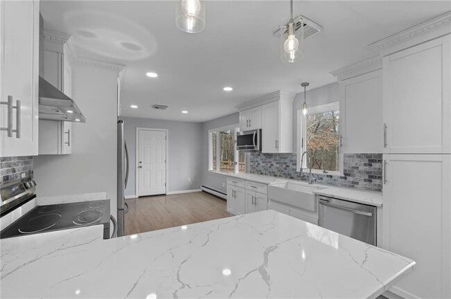 Photo - 141 Congdon Dr