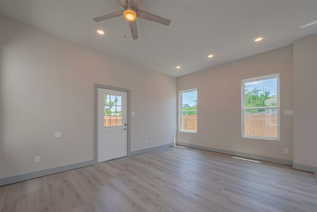 Photo - 2414 Sam Wilson St