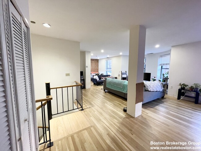 Photo - 96 Gainsborough St Unidad 103W