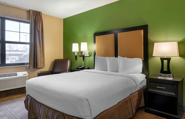 Furnished Studio-Detroit - Roseville