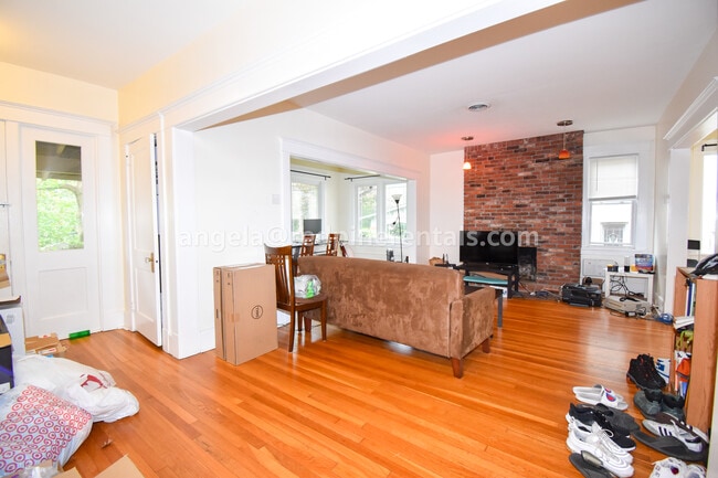 Building Photo - 5728 Solway St Unit 2
