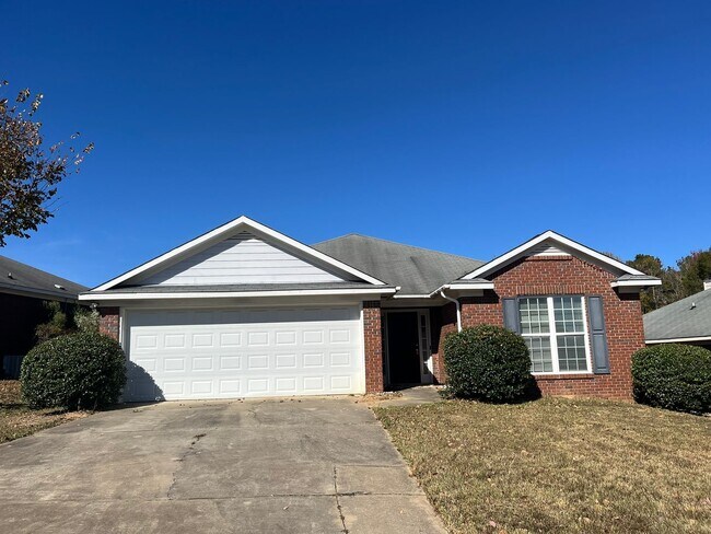 Building Photo - Discover the Perfect Blend of Comfort and Convenience