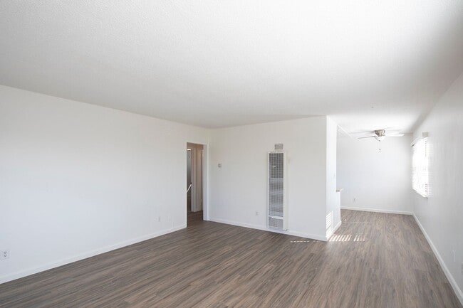 Photo - OPEN HOUSE: 1/31 10-11AM ~ 2b/1ba Conveniently Located in South Park! Unidad 3058 1/2