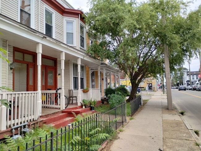 Photo - 10 S Robinson St