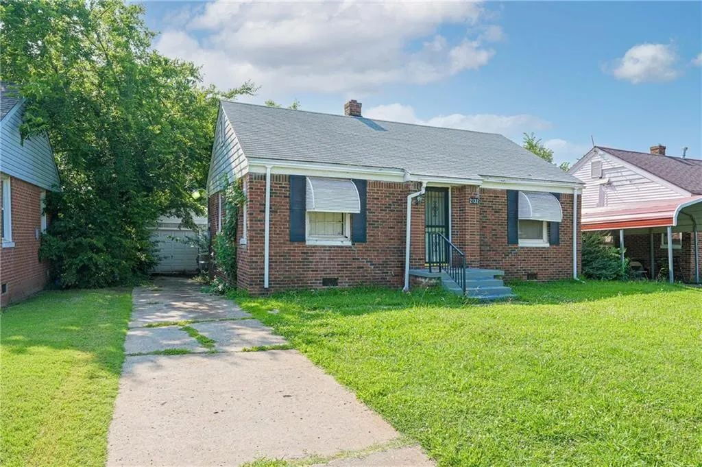 2-Bedroom, 1- Bathroom Brick Residence - 2-Bedroom, 1- Bathroom Brick Residence