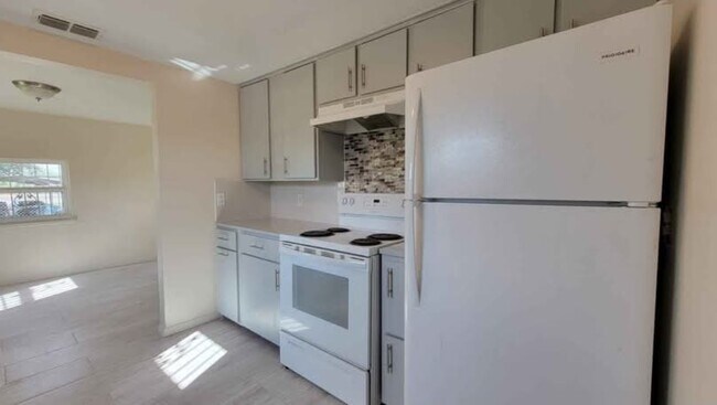 Photo - 41786 W Expressway 83