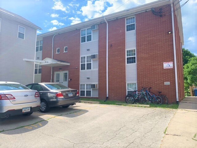 Photo - 515 E Burlington St