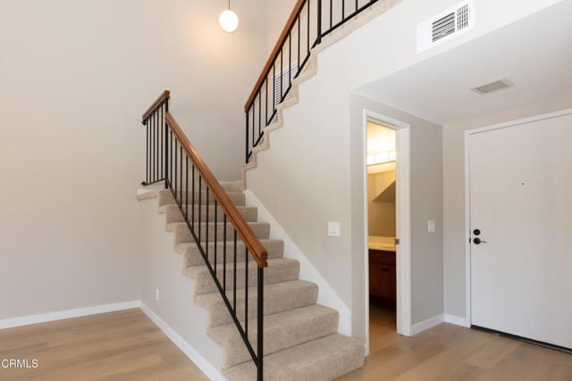 Photo - 985 Hawthorne Ln