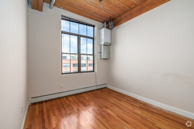2BR, 2BA - 1,100SF - Primary Bedroom