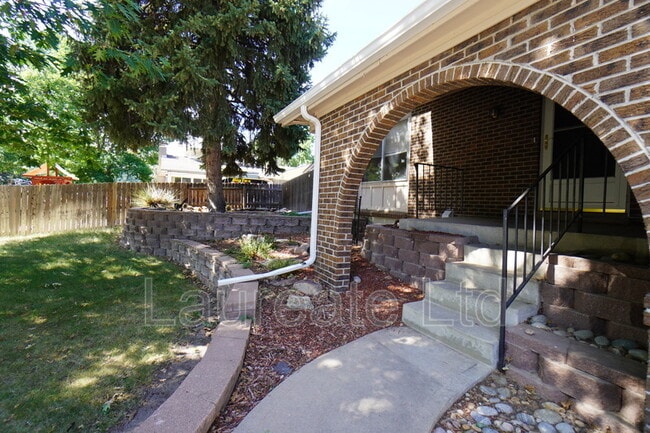 Photo - 1853 S Oakland St