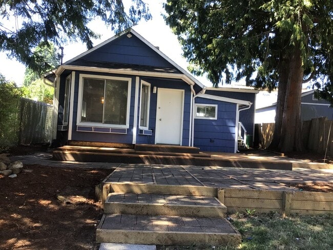 Building Photo - Arbor Heights Bungalow, Available early Oc... Rental