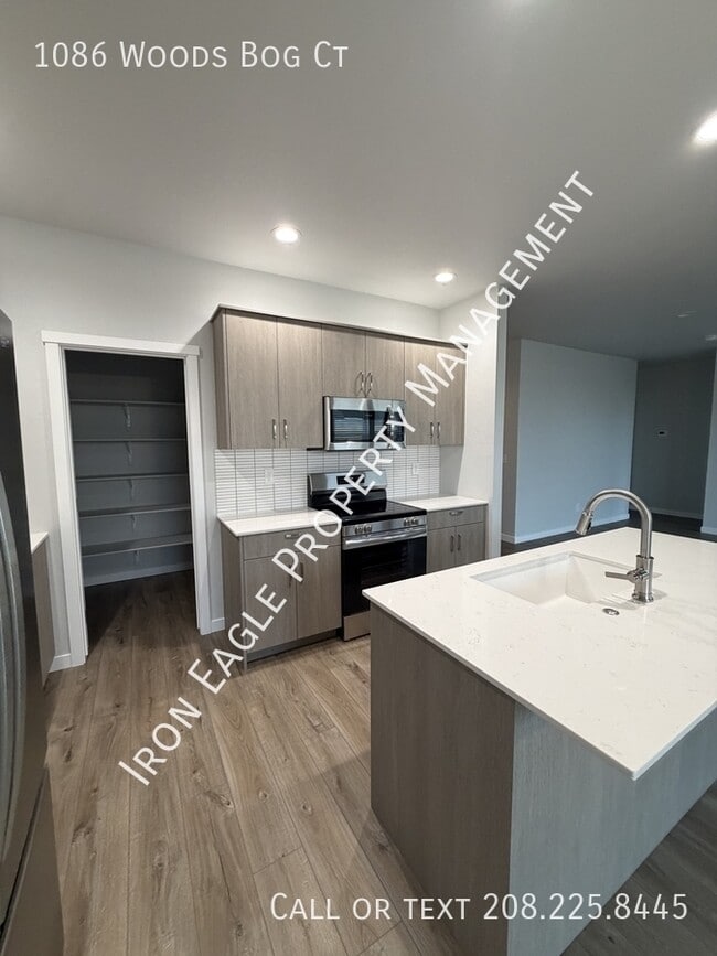 1086 Woods Bog Ct