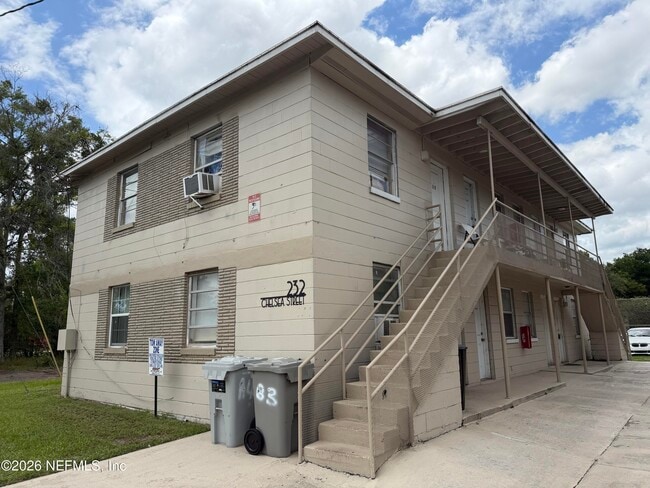 Building Photo - 232 Chelsea St Unit B2