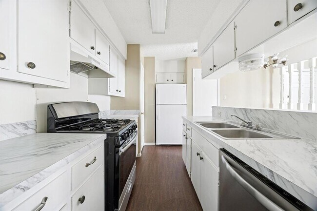 Photo - 908 Kirschner Pl