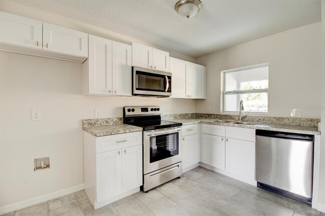 Photo - 855 E Vine St