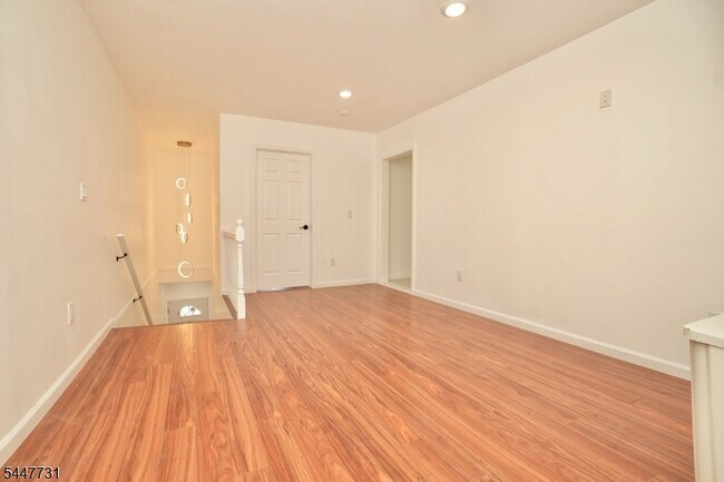 210 Sandford Ave Unit 2