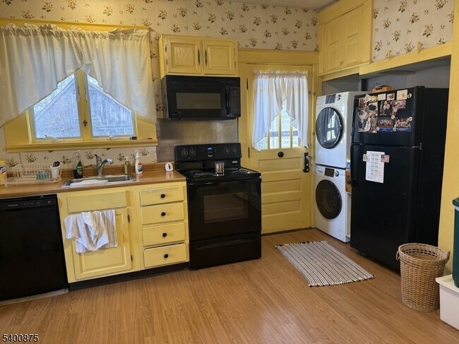 Photo - 201 Hardwick St