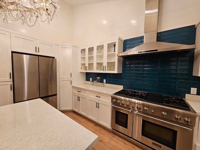 Photo - 301 Esplanade