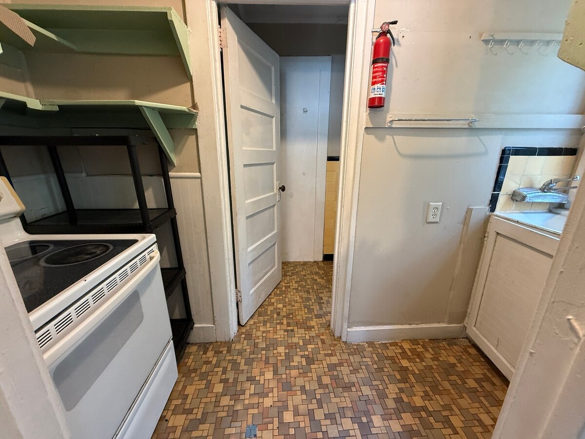 Photo - Grey Gables Apartments Unit 5