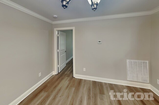 Photo - 247 Young Ave SW