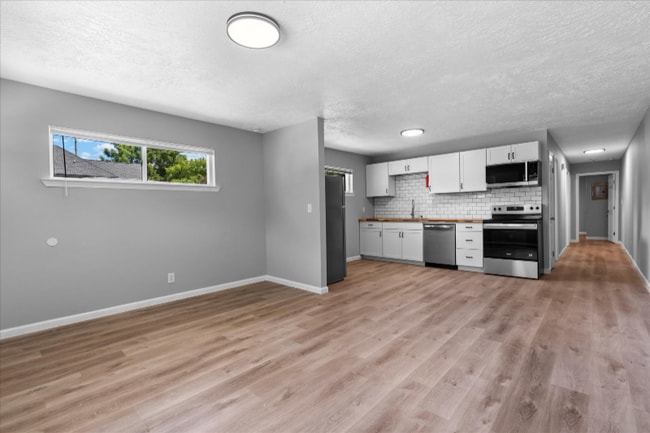 Building Photo - 2306 E 14th St Rental
