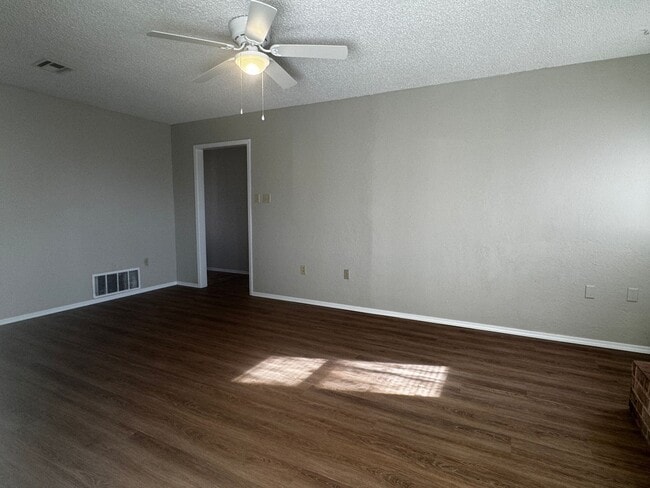 Photo - 314 NE Skyline- AVAILABLE NOW!