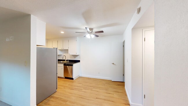 Building Photo - 450 Alameda del Prado Unit 450D