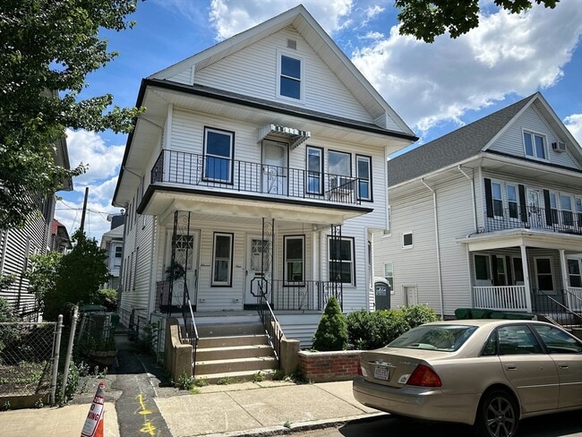 Building Photo - 9 Bradford Ave Unit 1