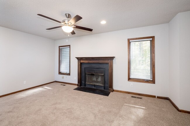 Photo - 2 bedroom 1.5 bath Duplex Close to the Beach