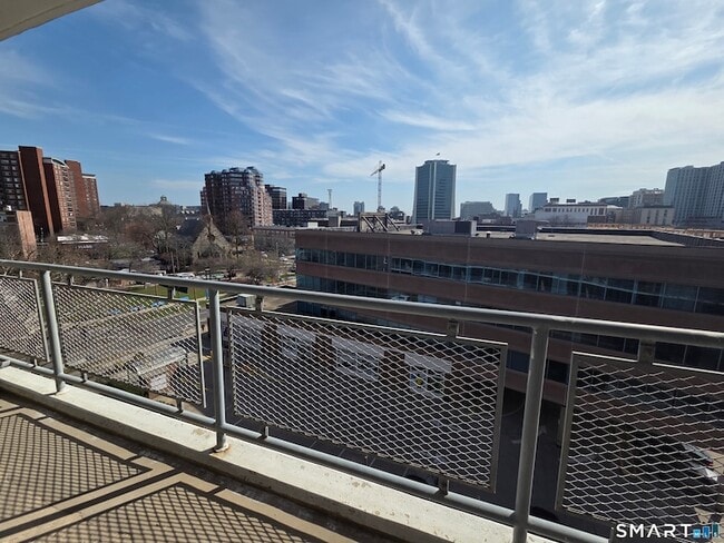 Building Photo - 444 Bedford St Unit 6J