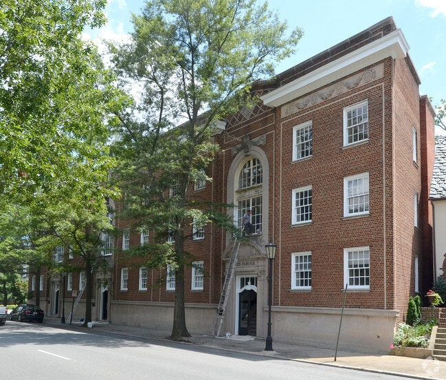 Lord Fairfax - Lord Fairfax Apartments