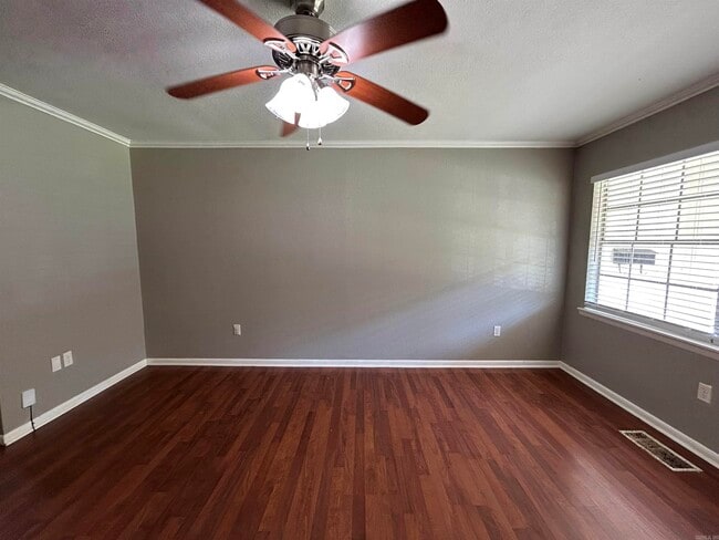 Photo - 5519 Division St