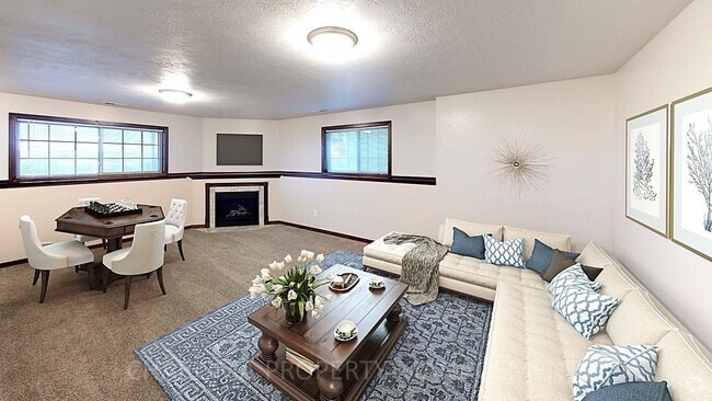 Building Photo - 3 BD, 2 BA TOWNHOME, VAULTED CEILINGS, FIR... Unit 4232 Pennsylvania Ave