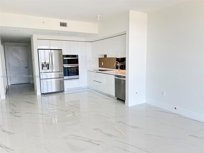 Photo - 1170 Hallandale Ave Unidad 1106