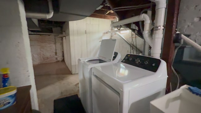 Building Photo - 85 Putnam Ave