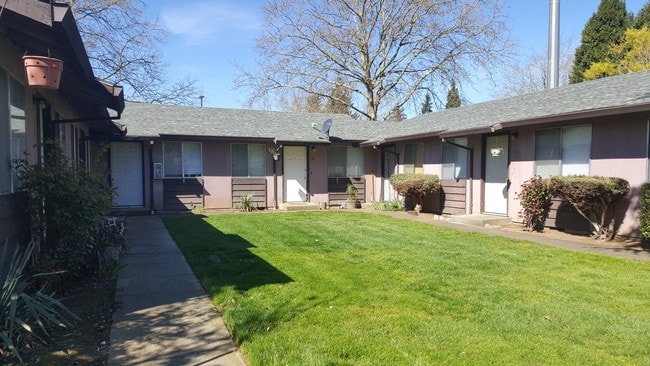 Photo - Bendemeer Court