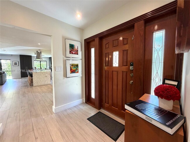 Photo - 815 Valencia Ave