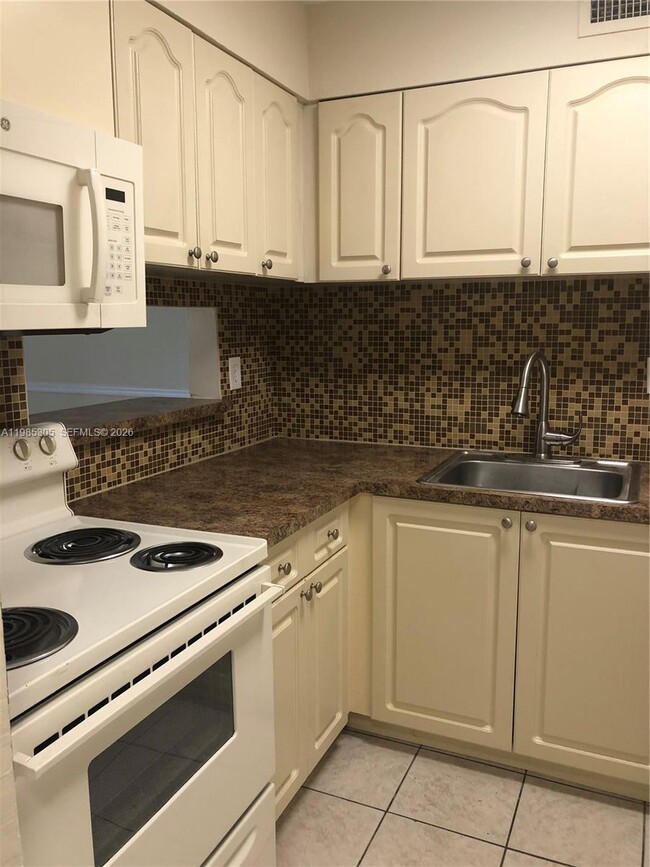 Photo - 9467 SW 76th St Unit Q3