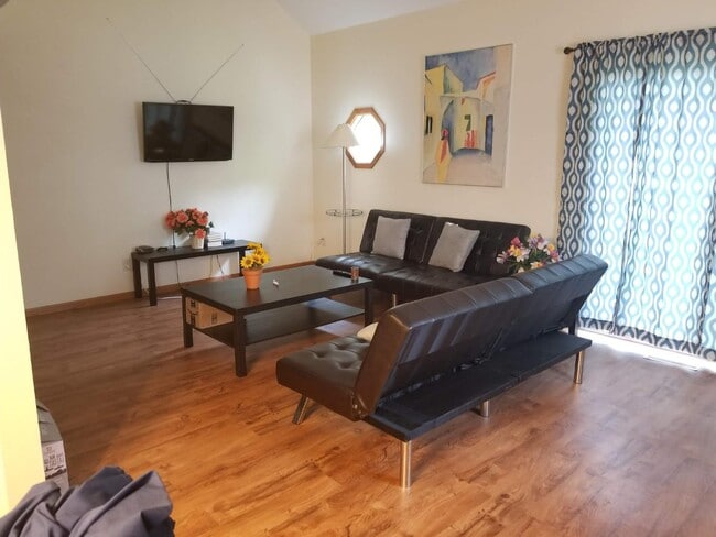 Photo - 2040 Madera St