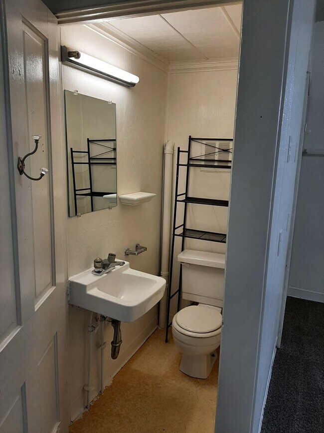 Photo - (1614 8th Ave)