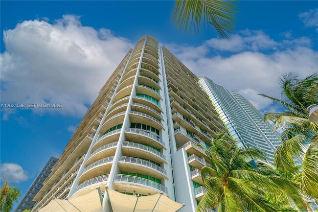 Building Photo - 690 SW 1st Ct Unit PHII17