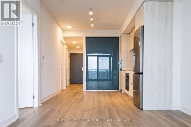 Photo - 86 Dundas St E Unit 1319