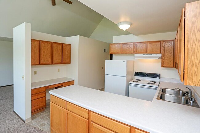 Summit Lake Apartments and Townhomes