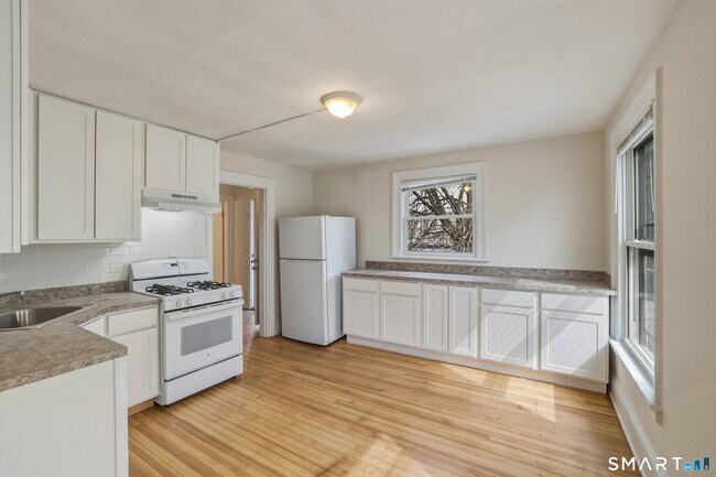 Photo - 784 Howard Ave Unit 2nd Floor