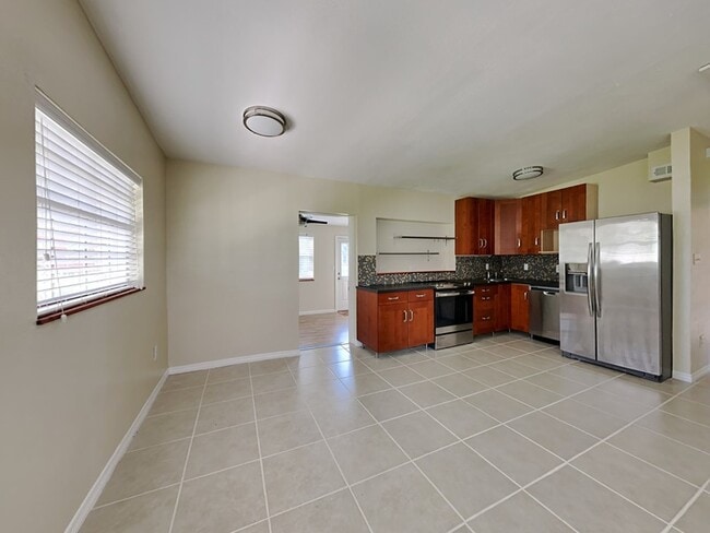 Photo - 11501 Bacon St